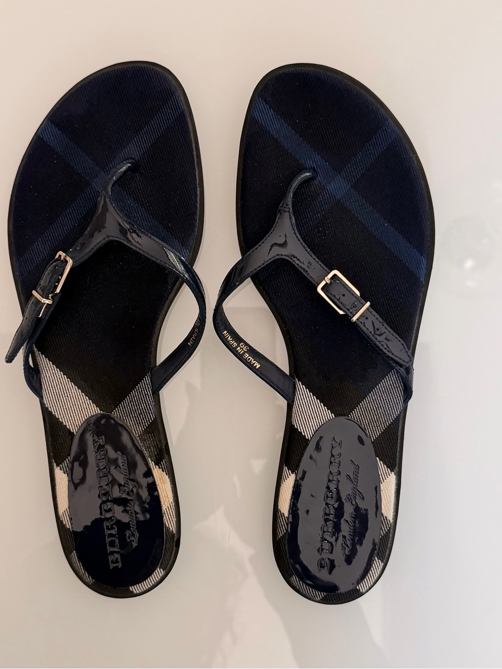 Burberry  Patent Leather Thong Sandals Nova Check